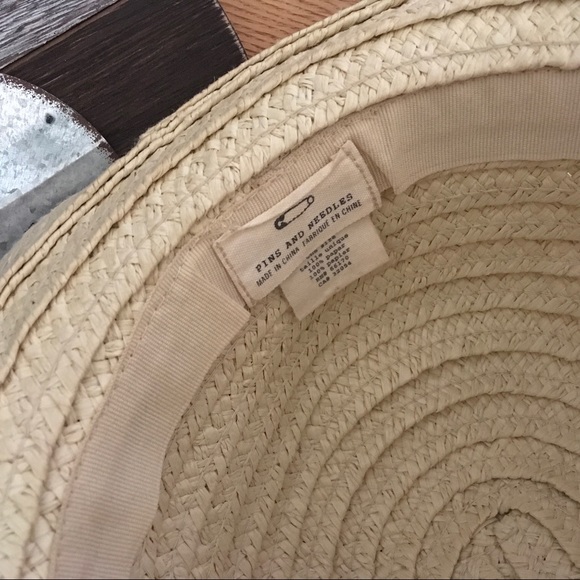 Urban Outfitters Straw and Feather Hat - Picture 2 of 5